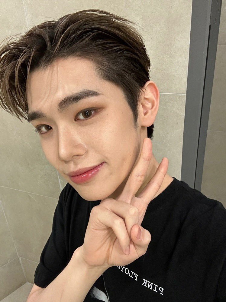 seoktthew's tweet photo. ZB1 02z for today !! https://t.co/o7h143x6dI