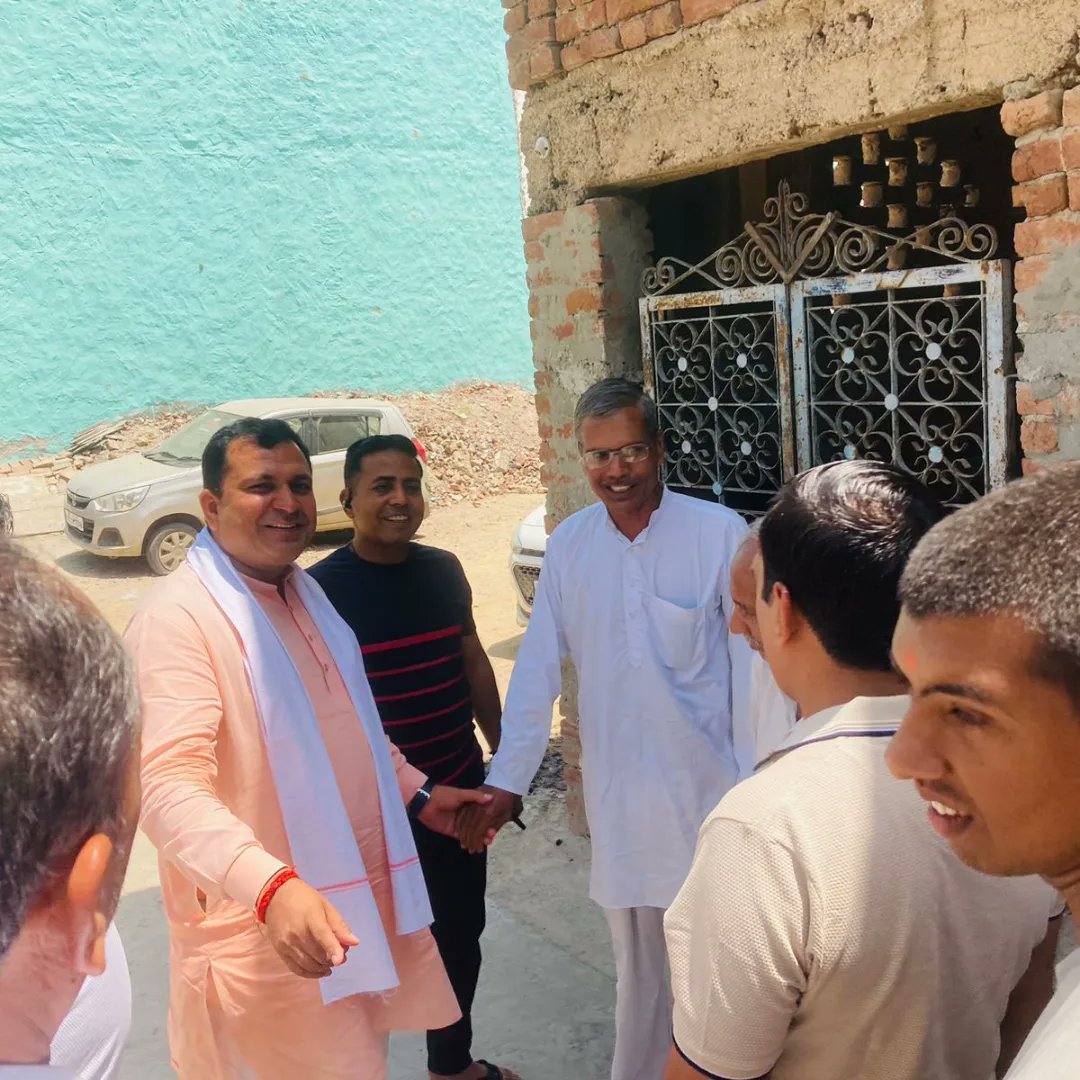 NaveenBunty4BJP's tweet photo. अपने हल्के Bahadurgarh  के sec. 9  में 
#जनसंपर्क_अभियान  किया और सभी युवा व बुजर्गों को पार्टी की जन्नीतियों से अवगत कराया और राजनीतिक विषयों पर चर्चा की
@OPDhankar
@BjpBiplab  #युवा_चला_राजनीति_की_और 
#bahadurgarh

#आपका_बेटा_आपका_भाई 
@NaveenBunty4BJP https://t.co/xW1WVytr0E
