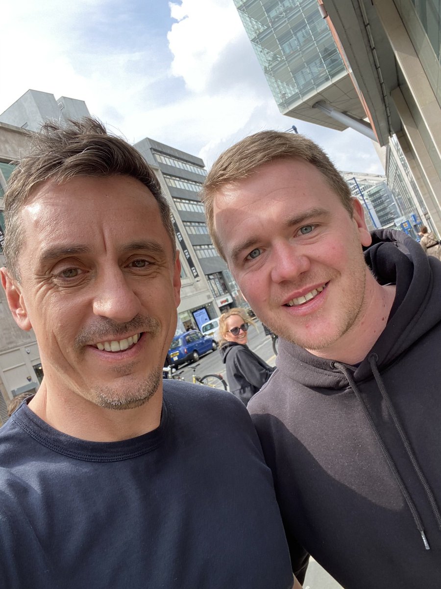 Thanks for the photo yesterday <a href="/GNev2/">Gary Neville</a> early start today for another trip to Wembley! Come on United 🔴⚪️⚫️ #MUFC