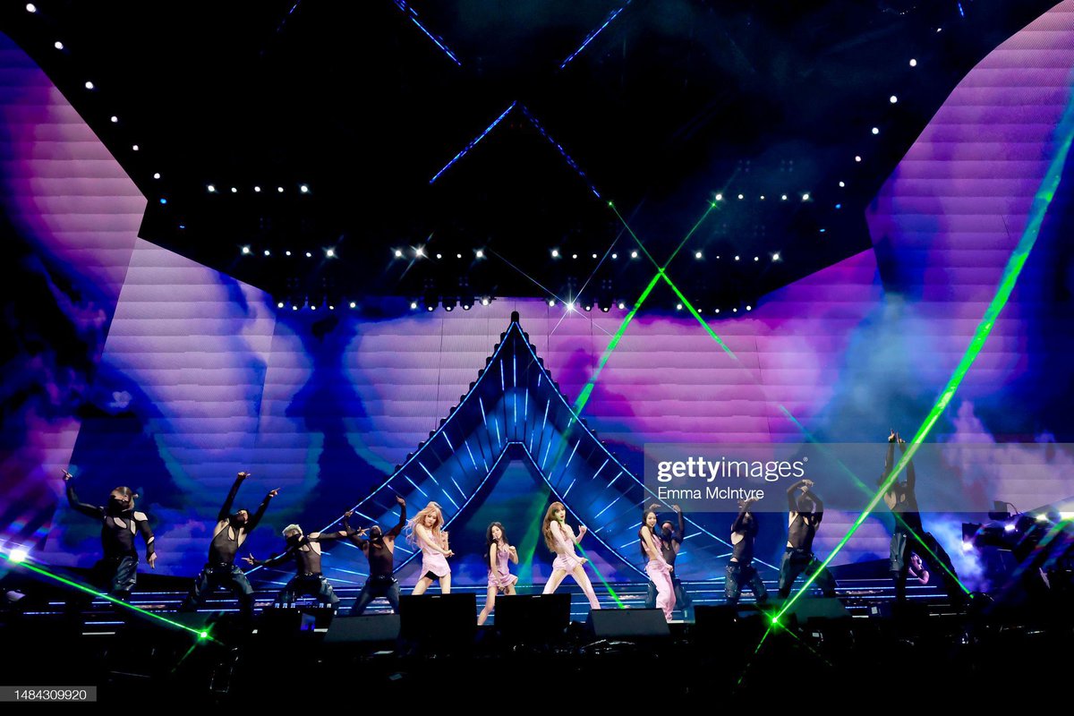 roses_are_reosi's tweet photo. Chella very hot tonight, thank youuuu 🤍🔥

#BLACKPINKxCoachella #BLACKPINK #Coachella2023 https://t.co/KxQbUA6V0b