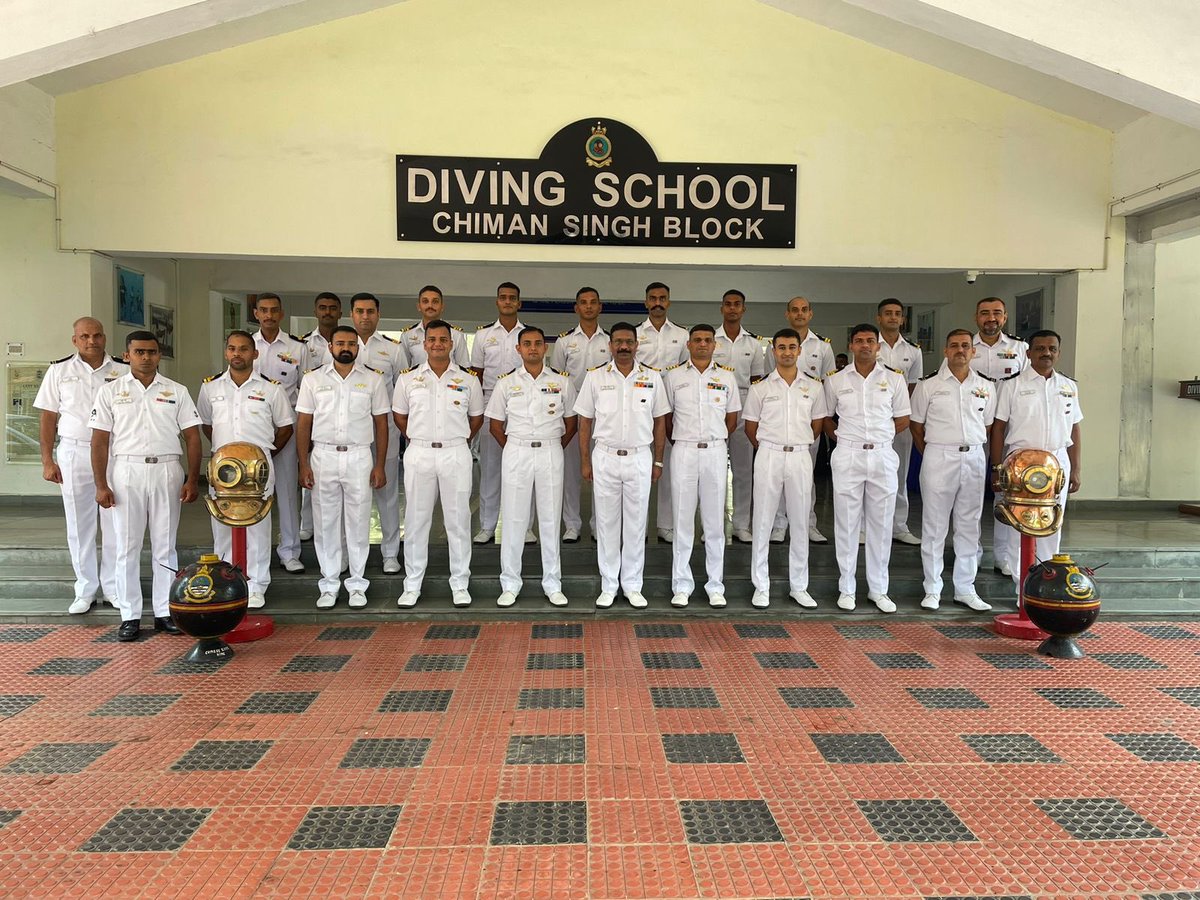 INS VENDURUTHY on Twitter "Eight officers from Ships Diving Course and