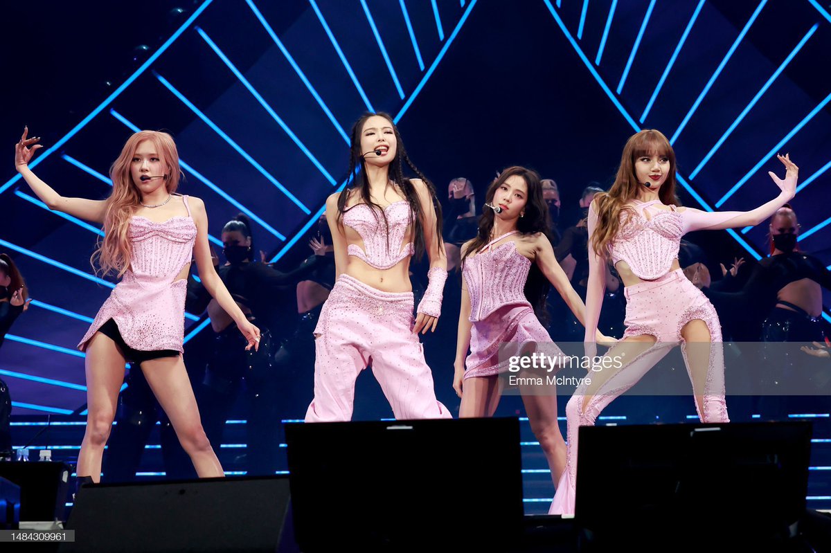 roses_are_reosi's tweet photo. 🔥🔥🔥🔥

#BLACKPINKxCoachella #PINKCHELLA #BLACKPINK https://t.co/4ZGuAsvG4H