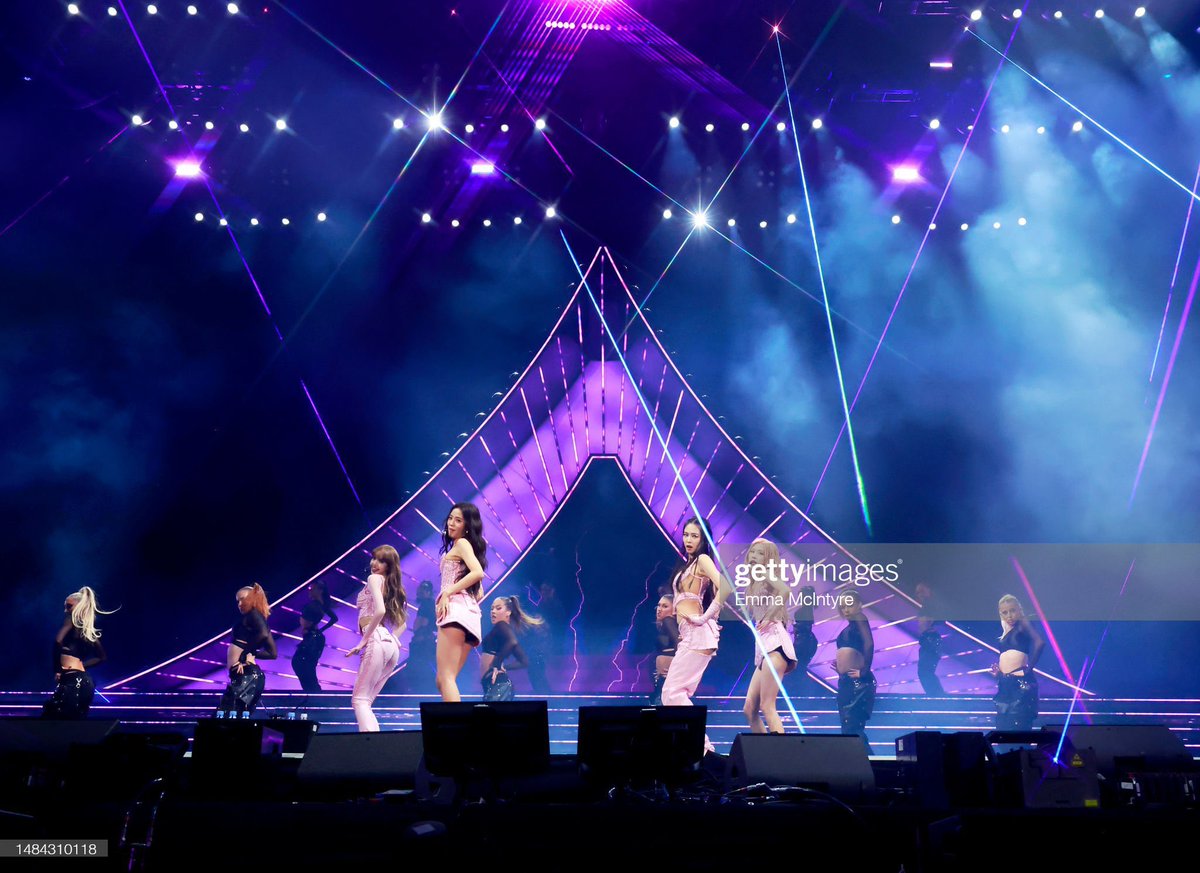 roses_are_reosi's tweet photo. 🔥🔥🔥🔥

#BLACKPINKxCoachella #PINKCHELLA #BLACKPINK https://t.co/4ZGuAsvG4H