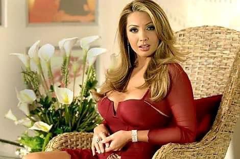 eddyveramx's tweet photo. Seguimos dando la batalla !!! #Yosoyteampaty #Lcdlf3 #lcdlf Estaré loco pero veo a la #tiapatyNavidad #PatyNavidadGanadora siendo Ganadora 🏆 algún loco mas conmigo ? https://t.co/Nzkj59nISp