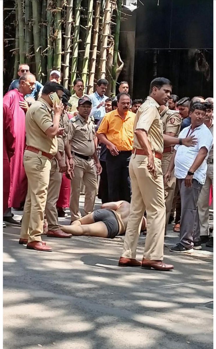 ArpitaPrema's tweet photo. #ओशो आश्रम #पुणे पर #विदेशी मूल के ट्रस्टियों का एकाधिकार। भारतीय ओशो संन्यासियों पर वो कर रहे जमकर #अत्याचार। 
भारतीय परंपराओं और मूल्यों के हनन पर भी सो रही भारत सरकार
#SaveOshoLegacy
@ravishndtv
@DChaurasia2312
@BDUTT @JournoPranay @saurabhtop @vikramchandra @rahulkanwal @ANI https://t.co/NllXlekMbx