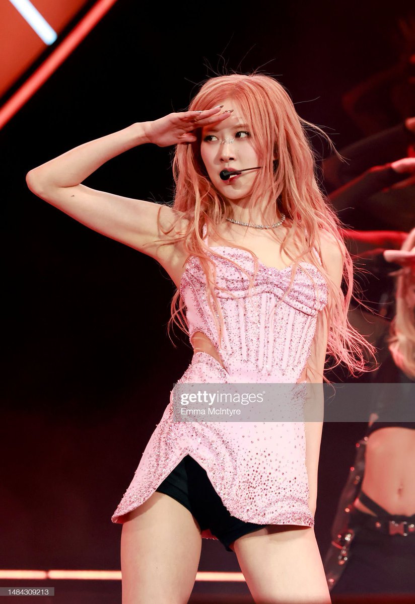 roses_are_reosi's tweet photo. COACHELLA WEEK 2 SO AMAZING 💖🔥
THANK YOU GUYS

#ROSÉCHELLA #PINKCHELLA #BLACKPINK https://t.co/oTaB3MwK1e