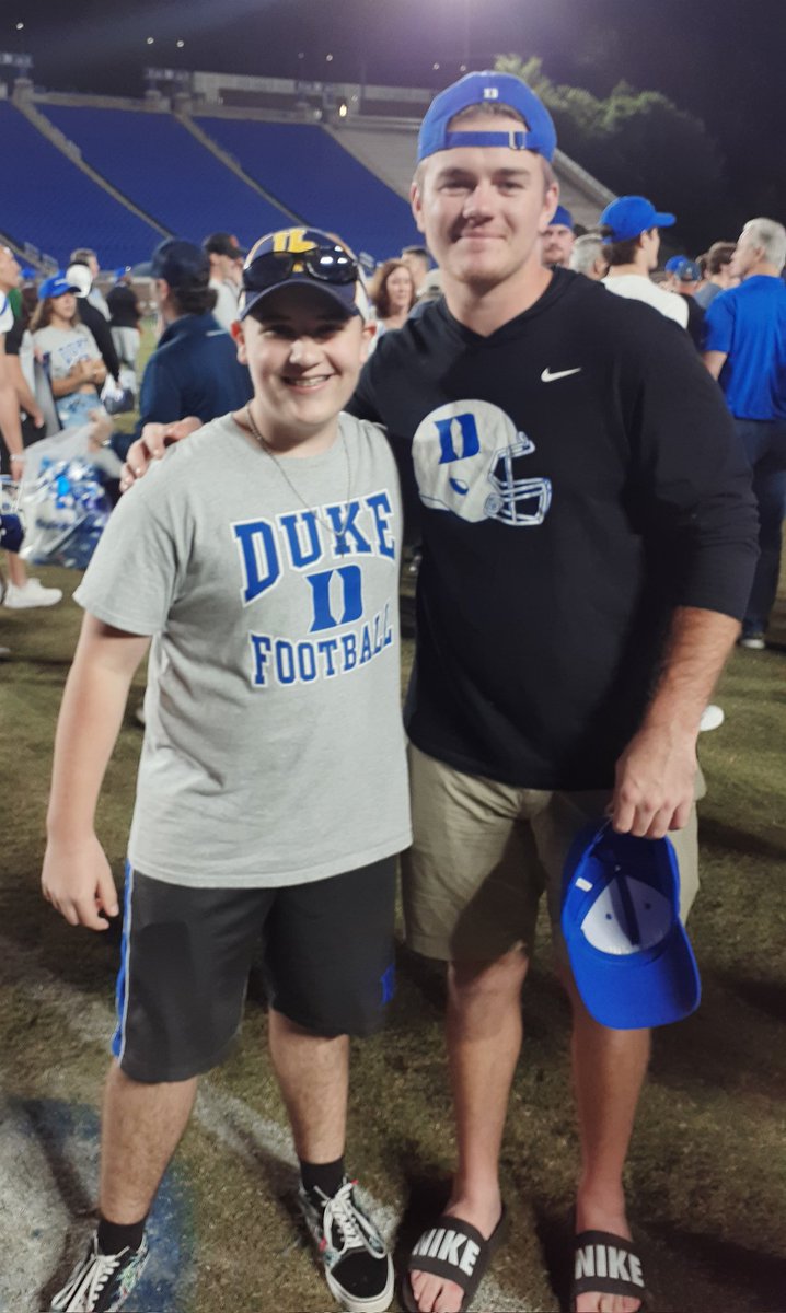 Thank you @EvanDeck10 for spending sometime with Liam, your candor will not go unnoticed, thanks for the advice, we'll be watching you on your journey 🙏 #NFLCamp @DukeFOOTBALL #LongSnapper #SpecialTeams #BleedBlue