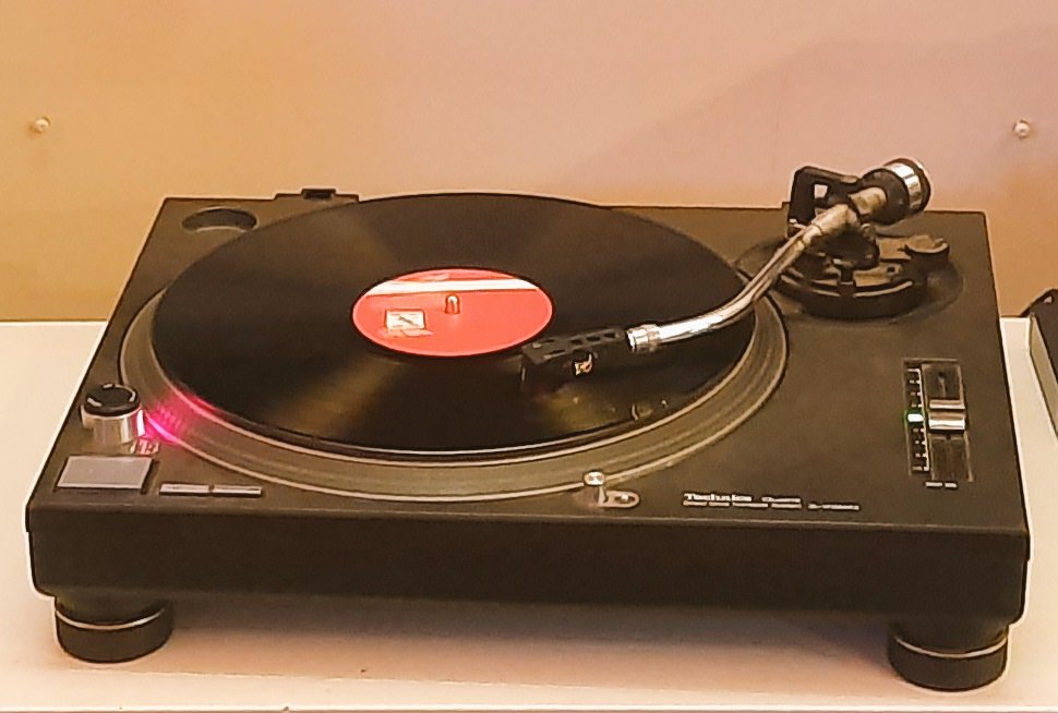 #Revolver #RecordStoreDay #recordstoreday2023 #RecordStoreDay23 #recordwasboughtbyme #recordplayer #records #records #LPRecord #LP_Record #Voice #Sound #recording #recordingstudio 
#Music #Voice