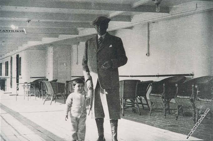 Milli egemenliğimizin simgesi olan ve Ulu Önder Mustafa Kemal Atatürk tarafından ülkemizin geleceği olan çocuklara armağan edilen değerli günümüz, 23 Nisan Ulusal Egemenlik ve Çocuk Bayramımız kutlu olsun.