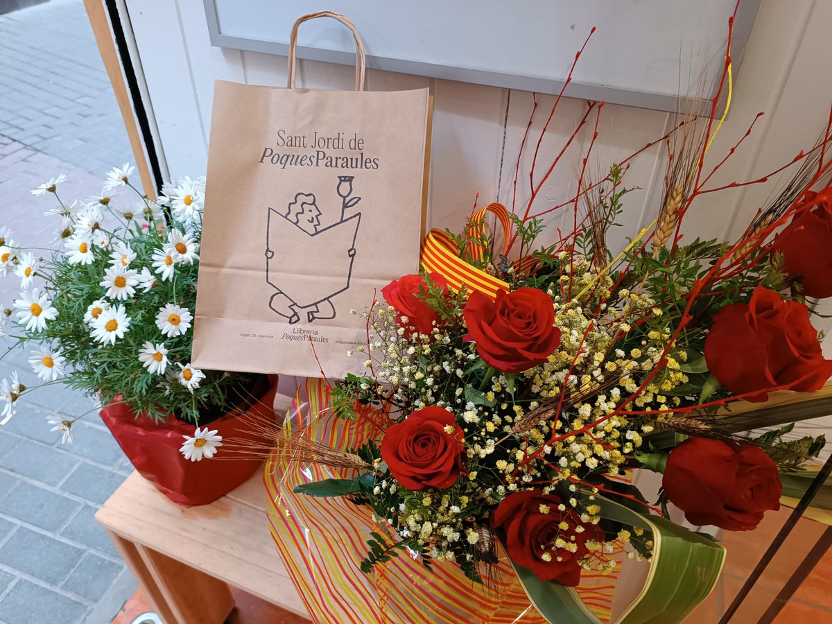PoquesParaules's tweet photo. 🐉Ens trobareu tot el dia al carrer Urgell 35.
🌹Fins a les 9 del vespre.
#Manresa
#SantJordi2023 https://t.co/iKc0VK85XL