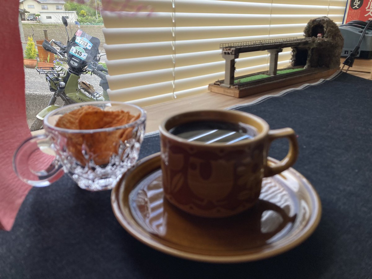 Japanesecakeman's tweet photo. アーモンドバター買ってコーヒー飲んでます☕️
#WhiteWorks https://t.co/ALDdcyugC9