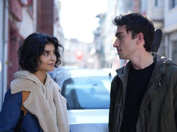DinaETB1's tweet photo. #ZülMel nerdeee?!!! Fargman yok Ayrıca onların şarkıları çok özldem ❤️✨

@onurozer__ @rojbinerdn @ghbgdizi @ShowTV #GelsinHayatBİldiğiGibi #GHBG https://t.co/hYYQqkEIFL
