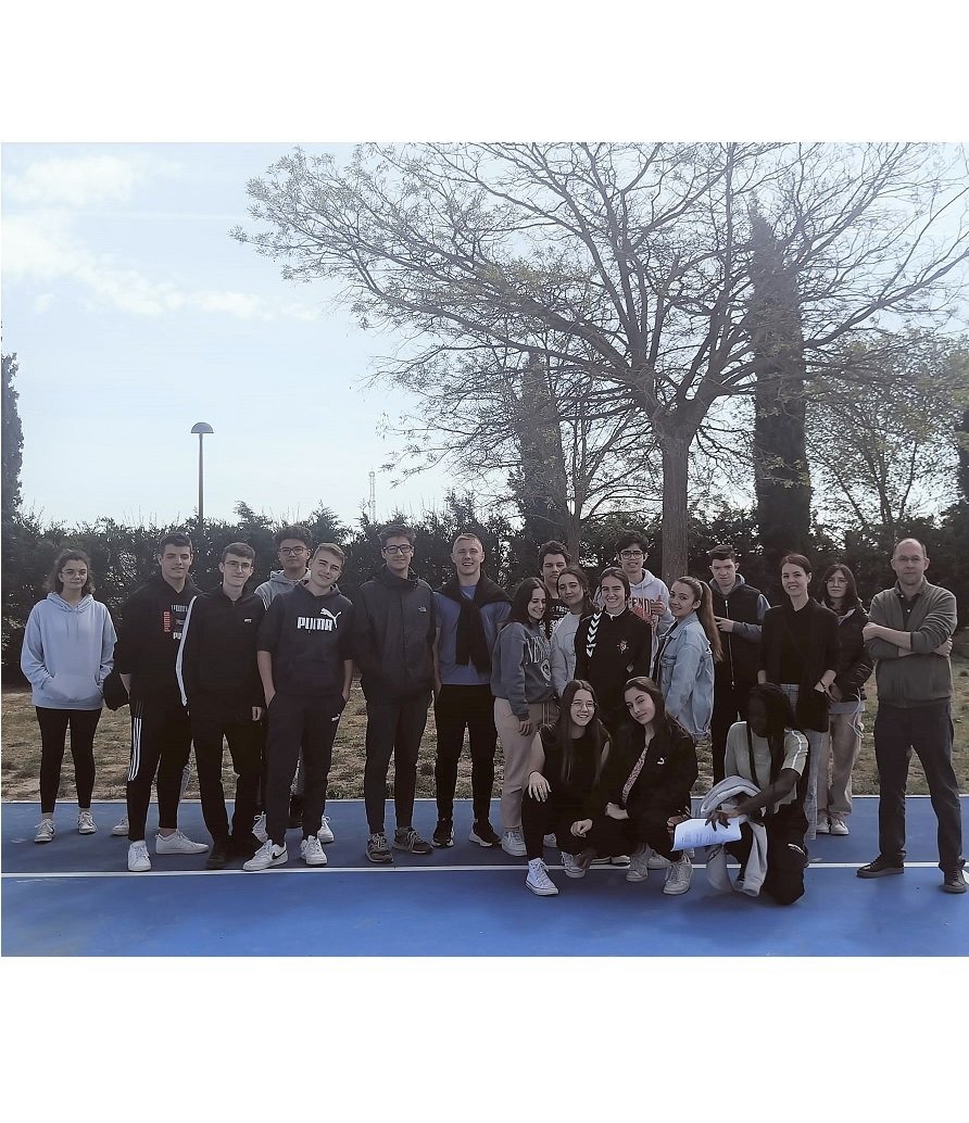 IESORIBCEGA's tweet photo. Viernes 21 de abril entre las 10,30 y las 14,10, la poeta Sonia Márpez presentó sus proyectos, leyó y comentó sus poemas y animó a los alumnos a crear sus propias obras combinando poesía y fotografía. Mañana  de lectura y creación literaria 🌍👨‍🎓📚📸. @cfievalladolid @educaciongob https://t.co/inmsZUGZqE