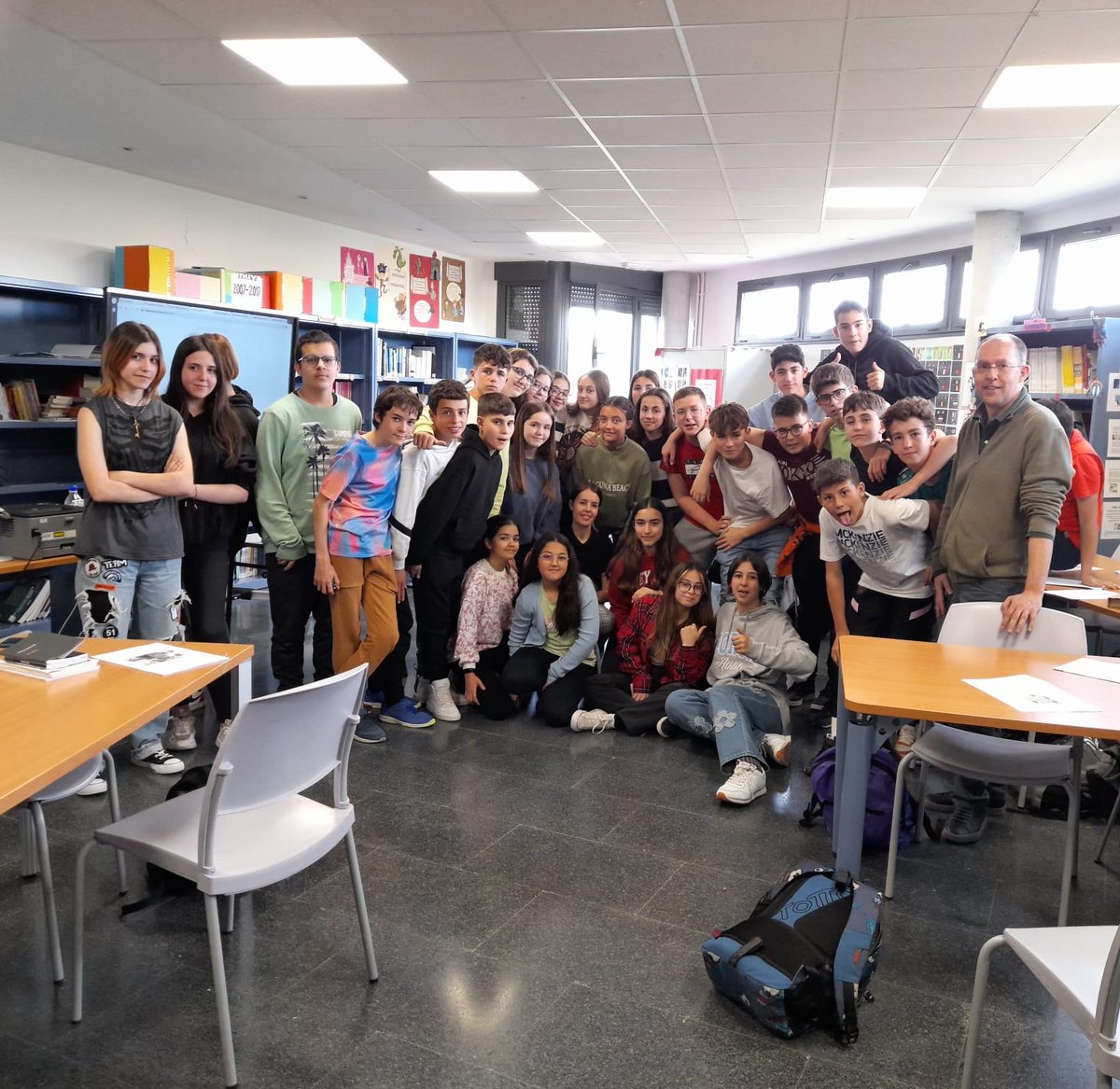 IESORIBCEGA's tweet photo. Viernes 21 de abril entre las 10,30 y las 14,10, la poeta Sonia Márpez presentó sus proyectos, leyó y comentó sus poemas y animó a los alumnos a crear sus propias obras combinando poesía y fotografía. Mañana  de lectura y creación literaria 🌍👨‍🎓📚📸. @cfievalladolid @educaciongob https://t.co/inmsZUGZqE