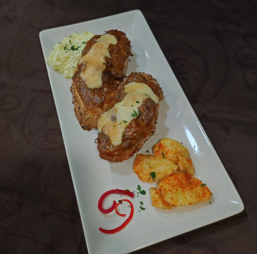 🍢 El arte culinario de lo pequeño, así podrían definirse las tapas y los pintxos. Ayer #Ojén vivió un fiesta de la gastronomía de lo pequeño con su Ruta de la Tapa, en la que resultaron ganadores a a Mejor Tapa el Asador El Túnel y la Tapa Más Original para Gau Txori.