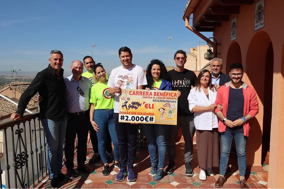 🎗 <a href="/GianelliGraham/">Graham Gianelli</a> junto a la alcaldesa del <a href="/AytoHuetorVega/">Ayuntamiento de Huétor Vega</a> , Elena Duque Merino nos han entregado la recaudación de la III La Carrera benéfica ELI Little Heroes celebrada el pasado mes de marzo y organizada por la Academia <a href="/EliHuetor/">ELI Granada</a>
Sigue ⬇️