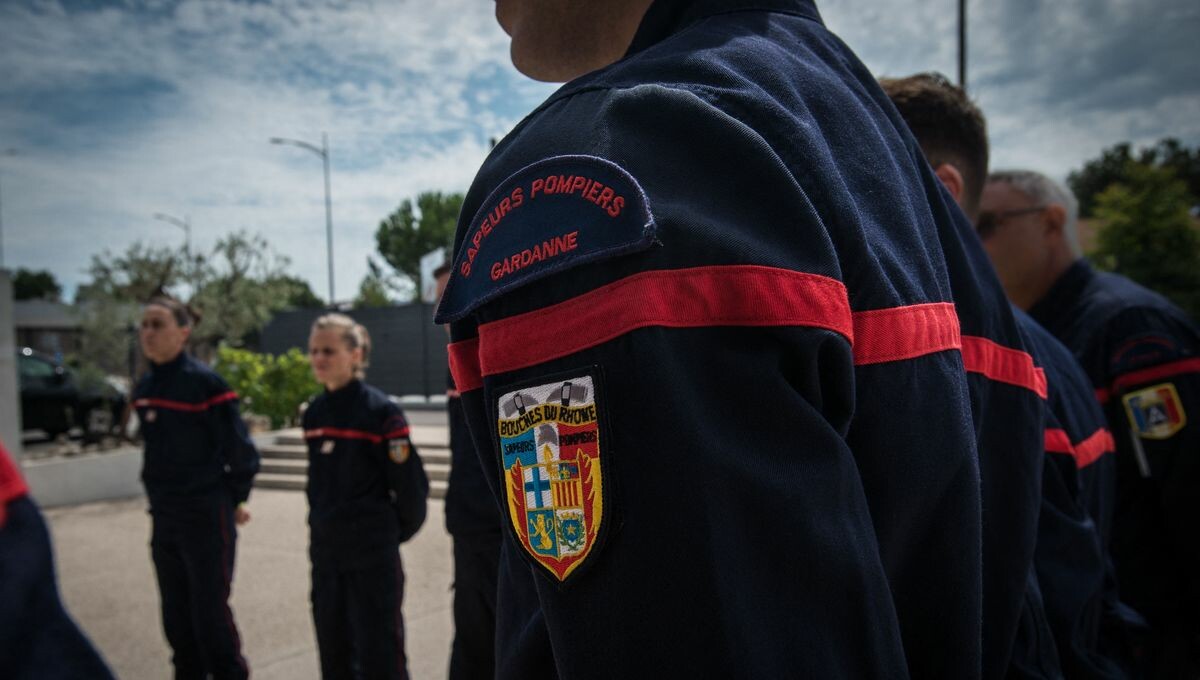 franceinter's tweet photo. Pourquoi les pompiers volontaires sont-ils de moins en moins nombreux à vouloir porter l’uniforme ?

Coup de pompe chez les pompiers volontaires, c'est tout de suite dans #Interception ➡️ https://t.co/WVvYGvOEwz https://t.co/32oL9ibTN2