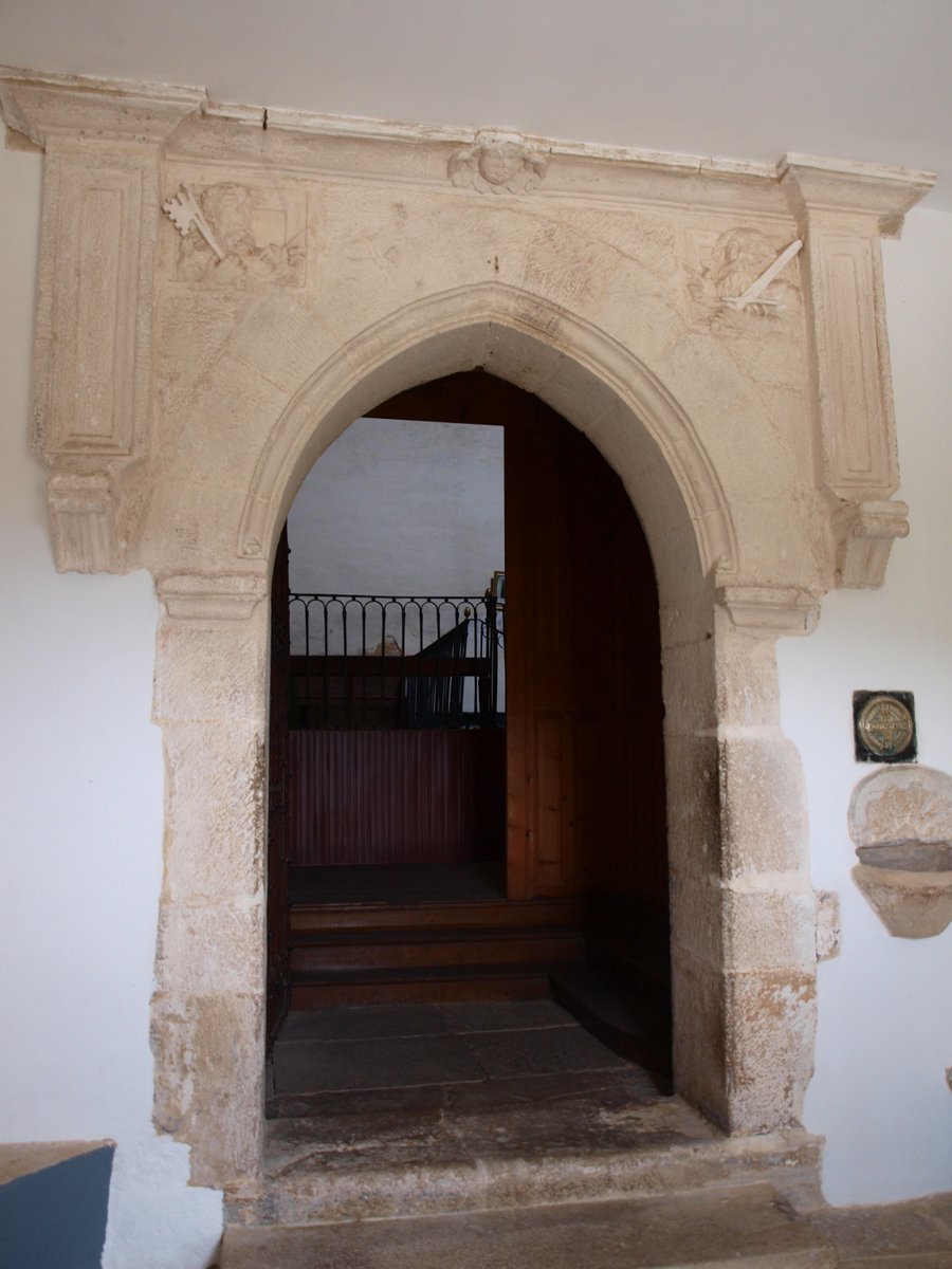 PatrimonioAlava's tweet photo. #Letona. La iglesia de #SanAndrés fue construida en el siglo XVI con estilo #gótico tardío sobre otra anterior de la que conserva restos como el arco y canes. La torre se construyó en el siglo XIX sobre un campanario bajo del XVII. #Álava
Foto: Ayto. de Zigoitia https://t.co/9yOxn2jO9Z