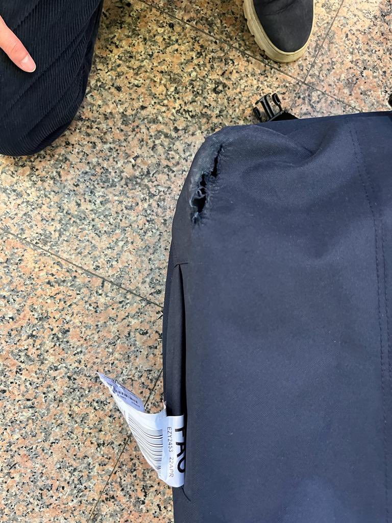 Alfonzoo's tweet photo. @easyJet awful (burn?) damage to our brand new case following flight to Faro yesterday. Took photos but had toddler &amp; baby in tow, &amp; taxi waiting, so never thought to find Easyjet person at airport. Please help re how we can receive compensation. Have receipt-bought case this wk! https://t.co/0orbESVG5R