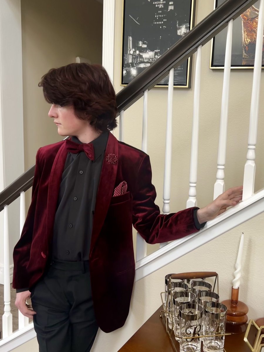 AsumSucks's tweet photo. dapper as hell https://t.co/3FOocvCIc7
