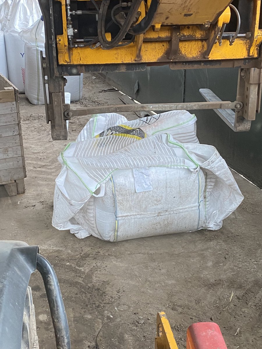 jtayloragri's tweet photo. Little trick to picking up broken bags of fert i have when planting spuds
Place a seed bag over the top, roll the fert bag over into it so you can then pick it up and carry it
Works a treat every time
#farming #fertilizer #lifehack #farmhack https://t.co/zRNgXi2oeR