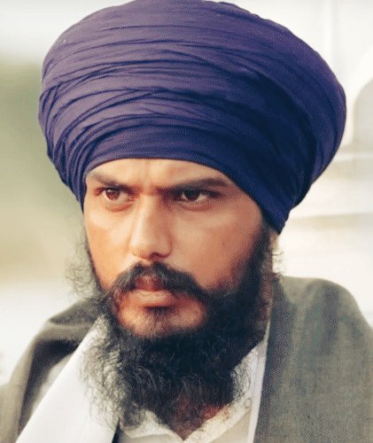 #AmritpalSingh was wrong to attack Ajnala Police Station by carrying Guru Granth Sahib ji with him. Leaving that aside, l support him for courageously speaking against the Bondi state police who has failed to control drug menace and gangsterism in Punjab.