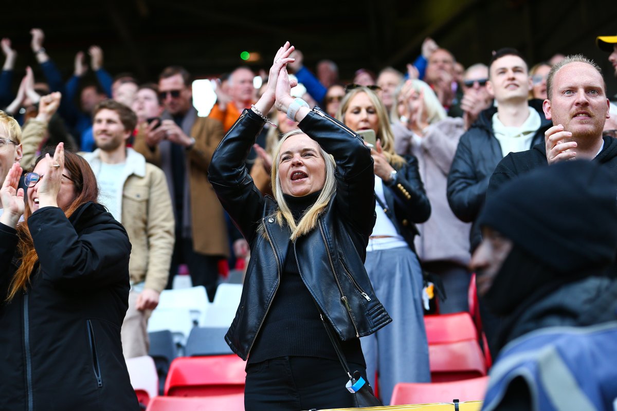 MorecambeFC's tweet photo. 2οΈβ£2οΈβ£0οΈβ£ of you joined us at The Valley on Saturday.
An incredible effort as ever from the travelling #Shrimps! π«‘
#UTS π¦ | #CHAvMOR https://t.co/l05ruVrISK