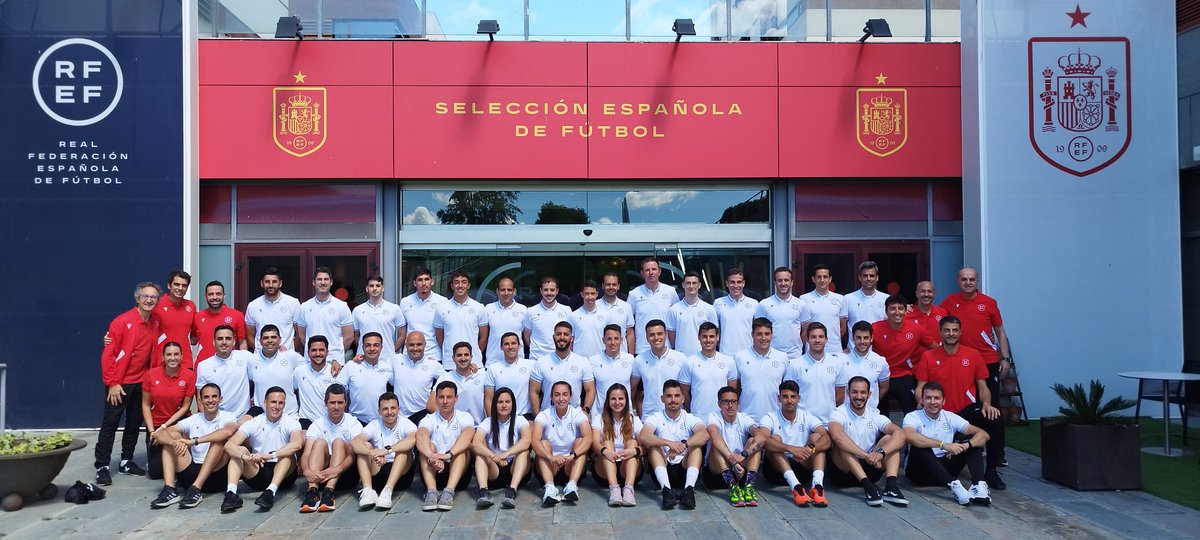 CTARFEF's tweet photo. 📍 Seminario de pretemporada para los árbitros y árbitras de Primera División de Fútbol Playa.

✍️🏃‍♀️ Doble jornada de pruebas físicas y técnicas.

#ArbitrajeRFEF https://t.co/O5O4BnUmk9