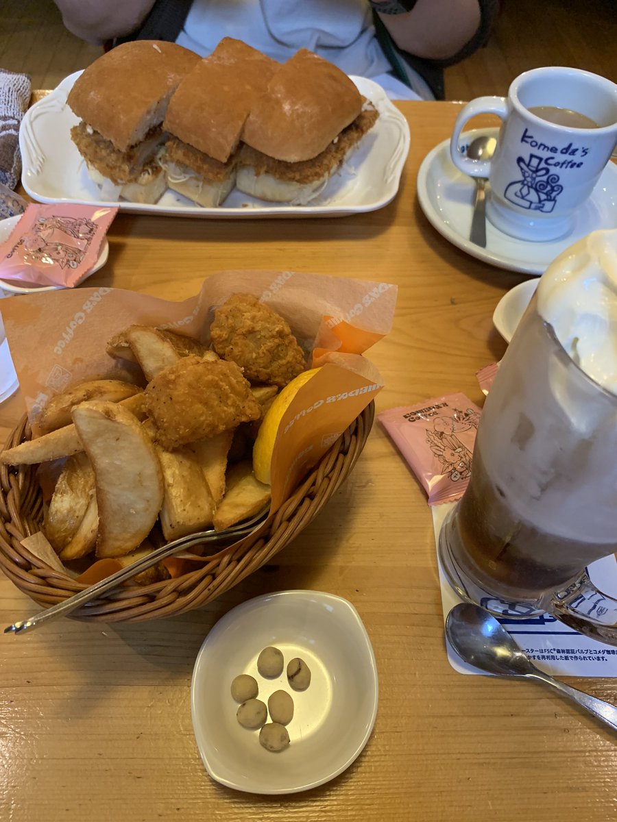 cafe_339's tweet photo. 小腹が空いたのでコメダ珈琲
カツサンドの逆見本詐欺を体験😁 https://t.co/0GOan9tjGx