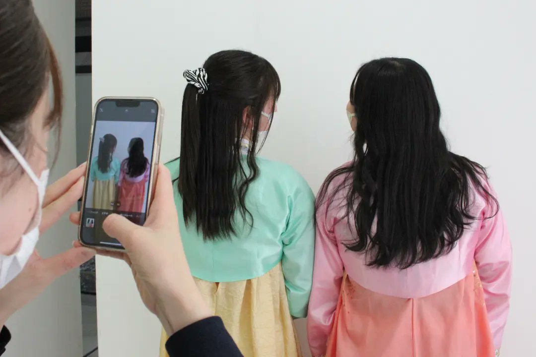 meican_koho's tweet photo. グローバル語学学科&amp;旅行学科
本日のオープンキャンパスでは
韓国語講座を開催しました！

参加してくれた方には
お菓子やフェイスパックをプレゼント！

みんな可愛かったですね！

さらに5月は特別な韓国講座が！
5月21日(日)には渡韓フェス開催！
詳しくはこちら！
https://t.co/5dpg8ueETB https://t.co/kNb90fNsph