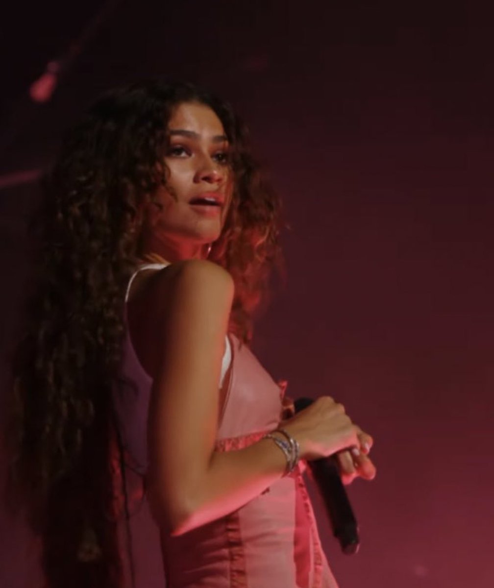 the hair, the face… yes Zendaya