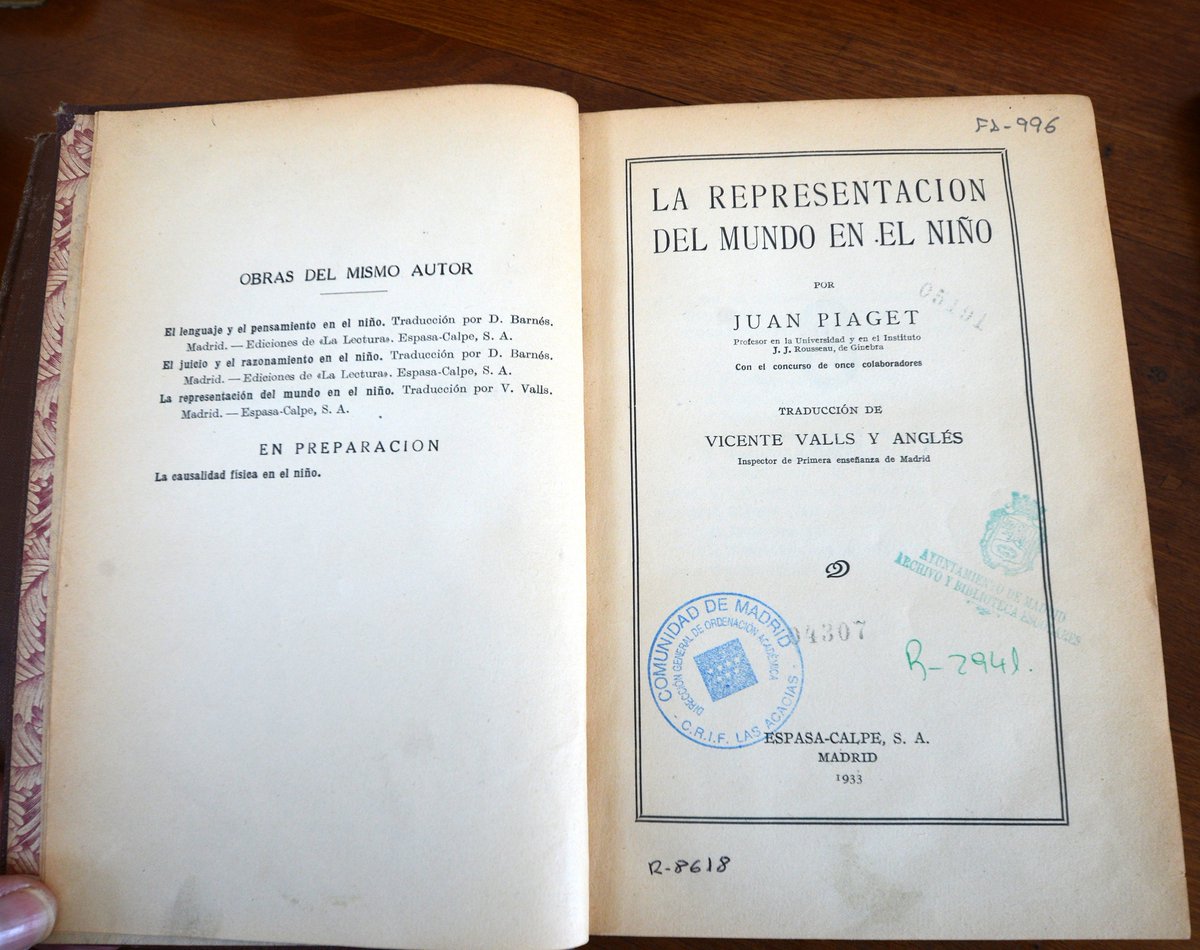 EvaFdezCabani's tweet photo. 📚El 23 de abril es el #DíaMundialDelLibro #DiadelLlibro #InternationalBookDay
📚Compartimos con vosotros de la biblioteca del #ISMIE:
📚"El Niño" de la Doctora María Montessori,  (1938) 
📚"El método de proyectos en las escuelas rurales" de Fernando Sáinz, (1931)
#IF_CMadrid https://t.co/jraOH4oFng