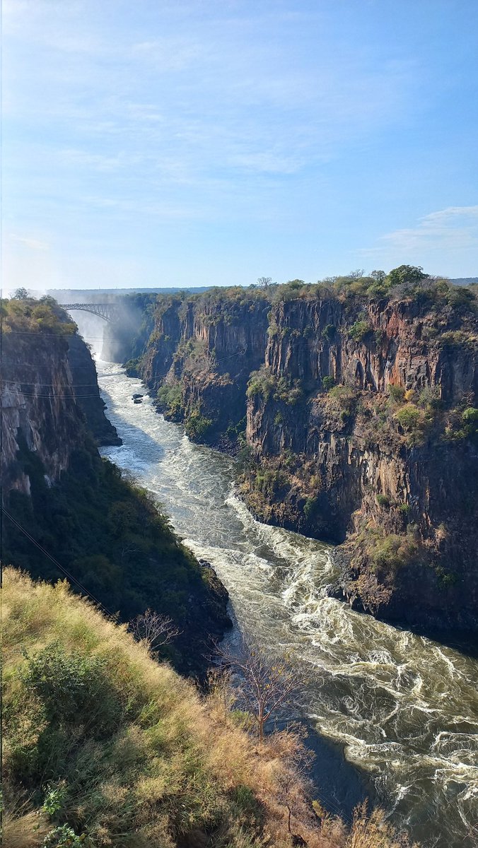 The beauty of my country 🇿🇼🇿🇼
#viewsofvictoriafalls #zimbabwetravel #africatravels #countrygirl #matebeleland