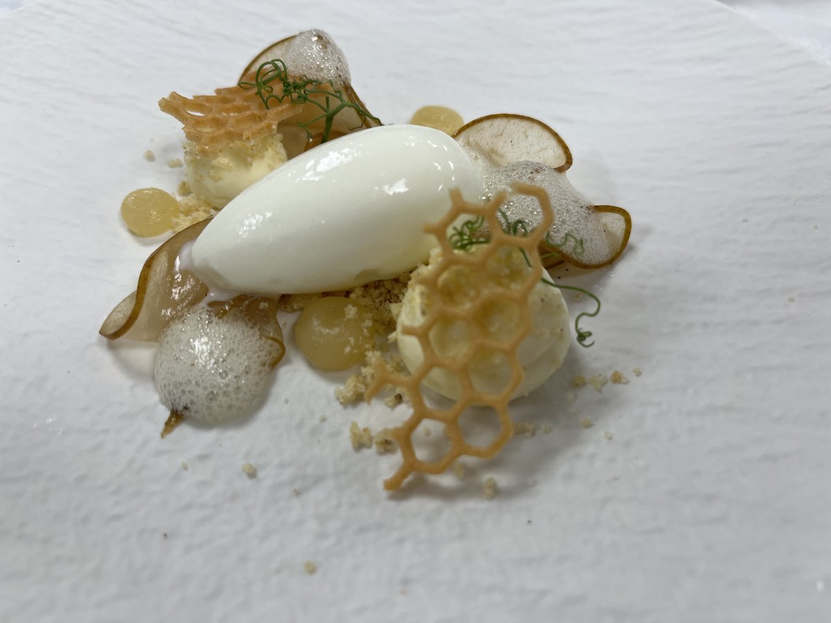 HotelHoeflehner's tweet photo. Küchenchef Dennis Katholnig und sein Team verwöhnen und begeistern unsere Gäste wieder im Höflehner. Fine. Dining. Restaurant "H 11siebzehn"!
mit dem Motto: 𝔸𝕝𝕡𝕖𝕟 𝔸𝕕𝕣𝕚𝕒

Hier geht's zum aktuellen Menü https://t.co/veOYGPnI8z...
#küche #h11siebzehn #höflehner #restaurant https://t.co/nDFaSIImn5