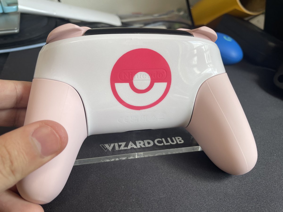 ニンフィアのプロコン作りました
イラストはekm様(<a href="/ekm_ekm_ekm/">ekm/illustrator</a>)からお借りしました
pixiv→ pixiv.net/users/5810218
ボタングリップスティックはヒミツノバ様(<a href="/himitsunova/">【公式】ヒミツノバ/HIMITSUNOVA</a>)
めっちゃ可愛くできました
※個人で使う用です
#プロコン塗装
#ニンフィア
#ポケモン