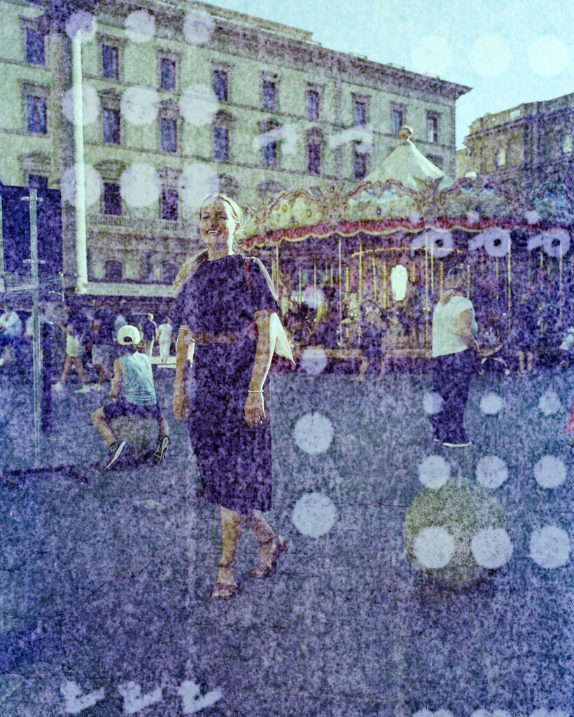 francescochiot's tweet photo. Memorie fratturate di un passato recente

#lomography 100 color film, overly expired, x-rayed, frozen, etc

@arsimago c41 processing

#fujifilmgsw690iii

#analogphotography #darkroom #mediumformat #florence#tuscany #toscana  #vintageitaly #vintage #bella… https://t.co/imEc7kZsTP https://t.co/zc1bVLKb6z