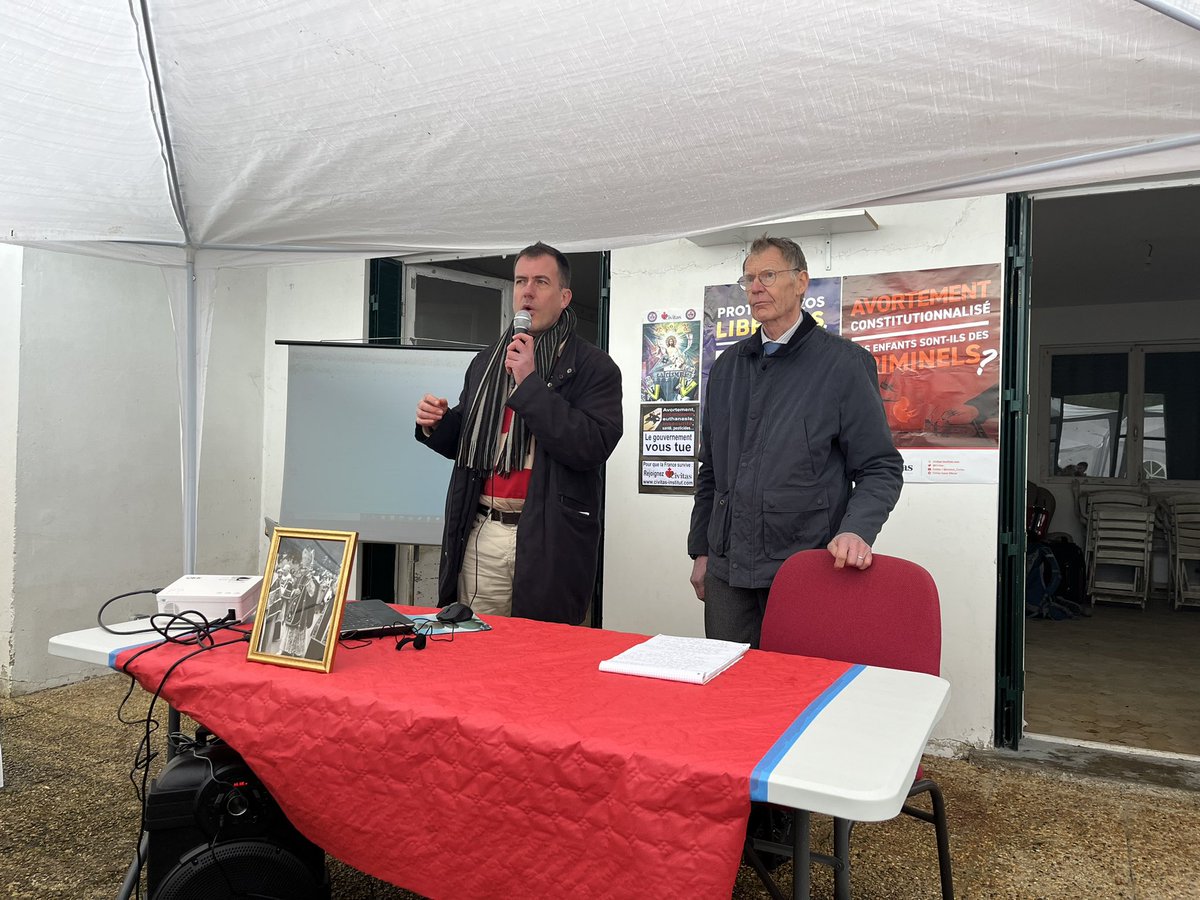 Civitas_'s tweet photo. Week-end de formation à #Soisson sur la reconquête Catholique par les #ÉlectionsMunicipales. Avec des interventions d'un Maire, de plusieurs élus municipaux ainsi que de Lucien Cerise, Monsieur K et Alain Escada. Tout cela dans une ambiance champêtre et conviviale. https://t.co/FKhHDprbCI
