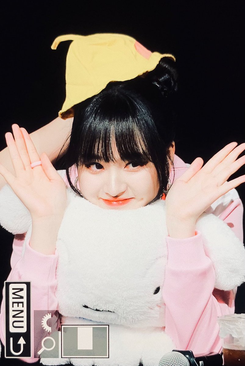 LIZCENTRE's tweet photo. 📸 [PHOTO] 230416 — LIZ Previews on the Mokketshop Offline Fansign Event 

© Lizz_1121

#리즈 #LIZ #아이브 #IVE https://t.co/OjeBoEs6hV