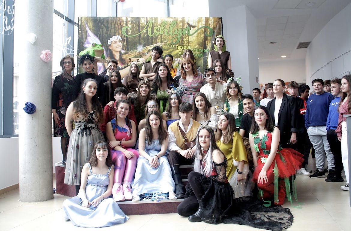 Rotundo éxito del musical del <a href="/IES_Vadinia/">I.E.S. VADINIA</a> en Guardo. Gracias a todos los que lo han hecho posible <a href="/EUErasmusPlus/">Erasmus+</a> <a href="/sepiegob/">SEPIE</a>