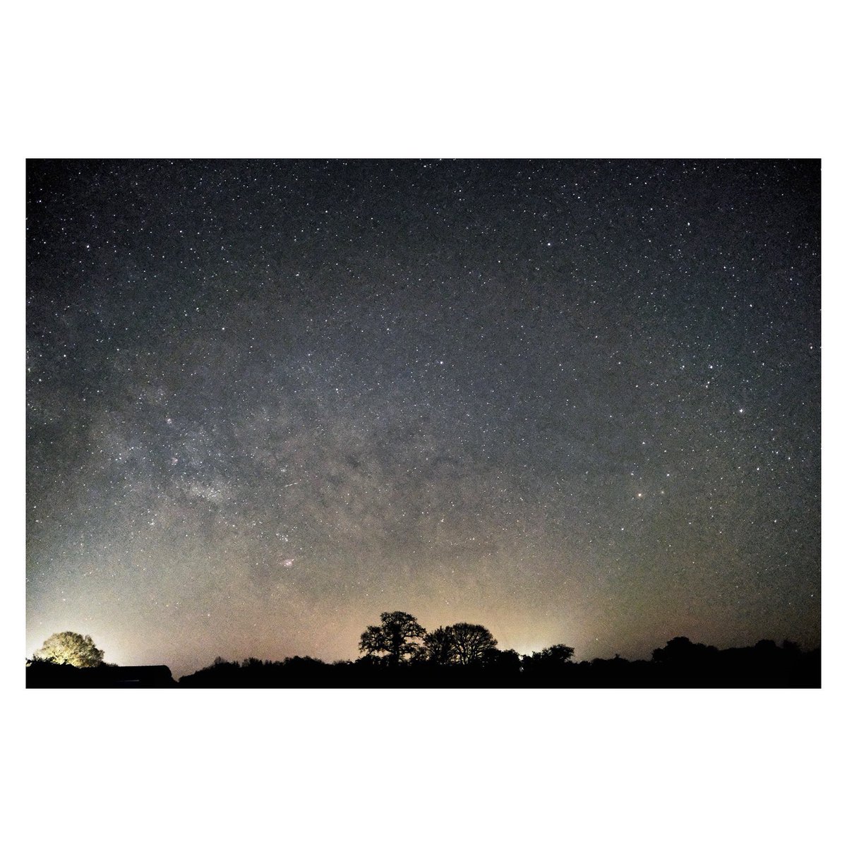 In_the_Pix's tweet photo. Awestruck!
The Milky Way over a Suffolk field.
#astrophotography #milkywaychasers #nightsky #ThePhotoHour #sheclicksnet https://t.co/ZGpMfb6qDz