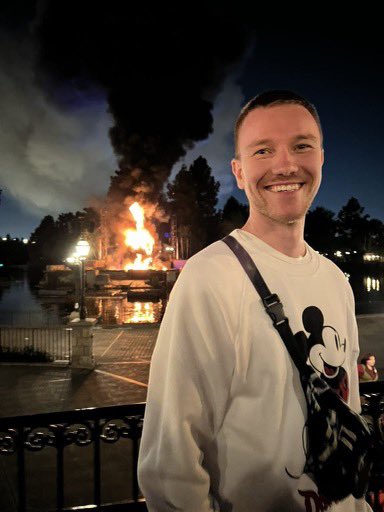 I don’t know who this guy is but he is a legend for this 🤣💀 #fantasmic #Disneyland