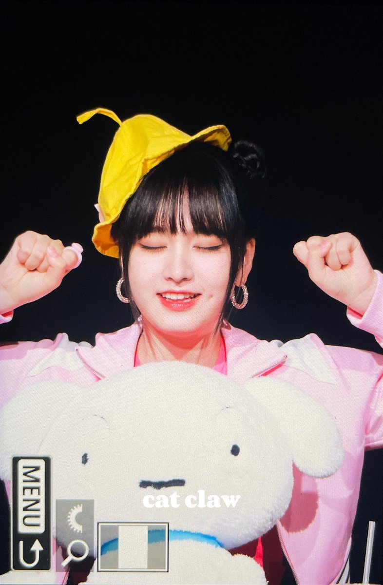 LIZCENTRE's tweet photo. 📸 [PHOTO] 230416 — LIZ Previews on the Mokketshop Offline Fansign Event 

© CatClaw_Liz

#리즈 #LIZ #아이브 #IVE https://t.co/d4DNMwny80