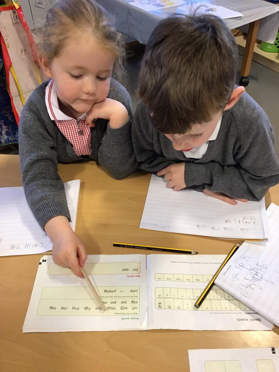 Reception_LM's tweet photo. Look at these superstars working together to read our new book in RWI! @RuthMiskinEdu  @rp_rmt 😊 🐸 ✨ #EYFS #Phonics https://t.co/GZFRkcnPni