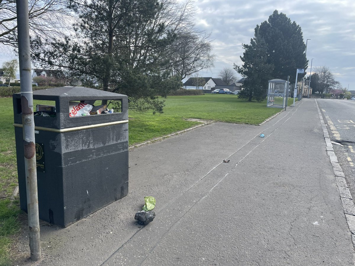 CBaxterPiano's tweet photo. @nlcpeople is it possible to find a better solution? What can I do to help? I’m sure I’m not the only person in Muirhead and Chryston that doesn’t want to live in squalor. https://t.co/bJCx9afDBX