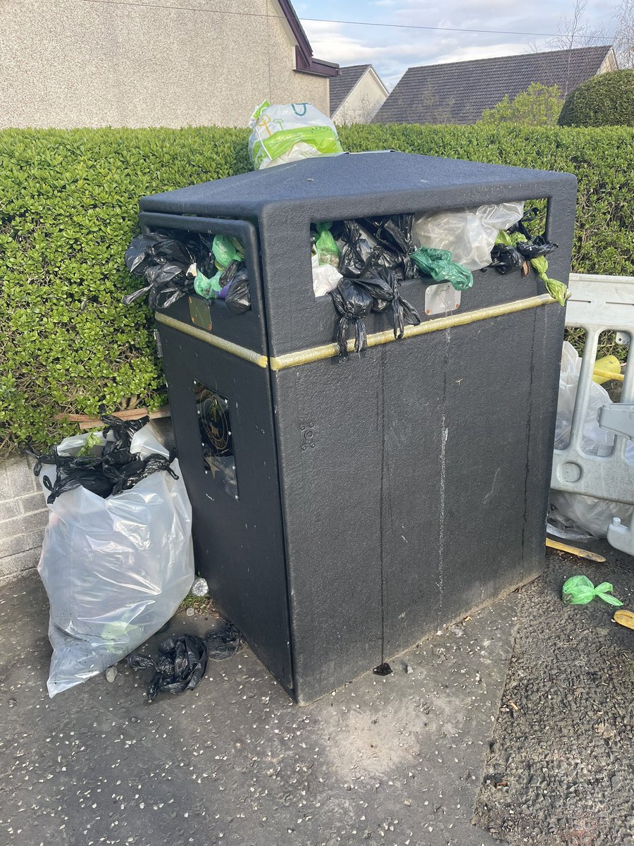 CBaxterPiano's tweet photo. @nlcpeople is it possible to find a better solution? What can I do to help? I’m sure I’m not the only person in Muirhead and Chryston that doesn’t want to live in squalor. https://t.co/bJCx9afDBX