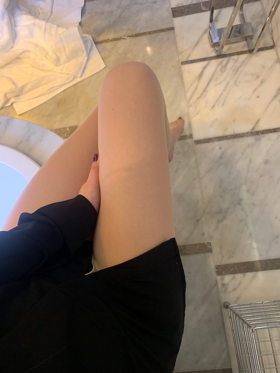 xiaokeya66's tweet photo. 考验眼力的时候来了，哪张图里没有穿丝袜？#丝袜 #空姐 #南航空姐 #南航空乘 #空姐资源  #空姐约炮 https://t.co/hIkCoOJwEr