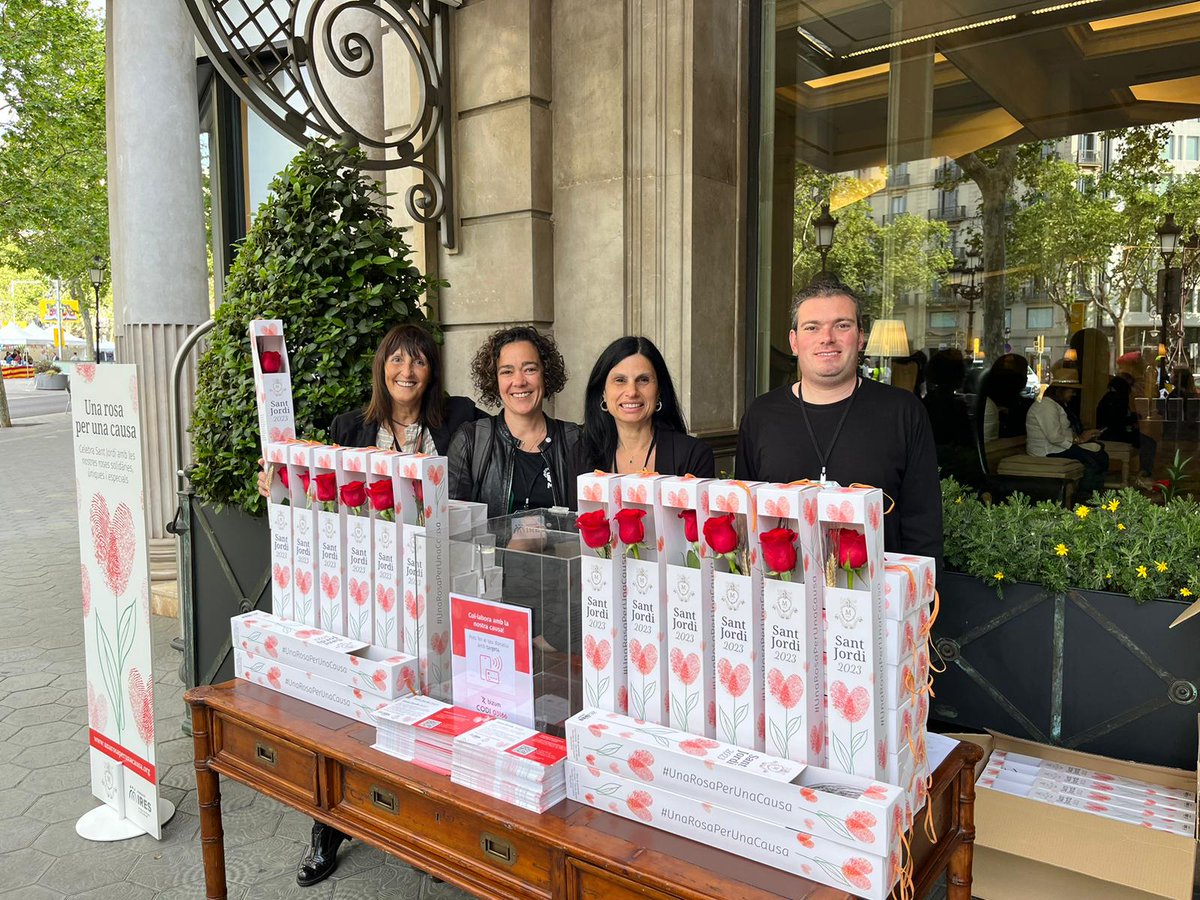 fundacioires's tweet photo. Bon #SantJordi de part de tot l'equip de la Fundació IRES. Durant tot el dia d'avui podreu colaborar amb la campanya #UnaRosaPerUnaCausa al @hotelmajestic . Amb un sorteig molt especial i moltes sorpreses més!!! Us esperem https://t.co/5AllB5ufu6