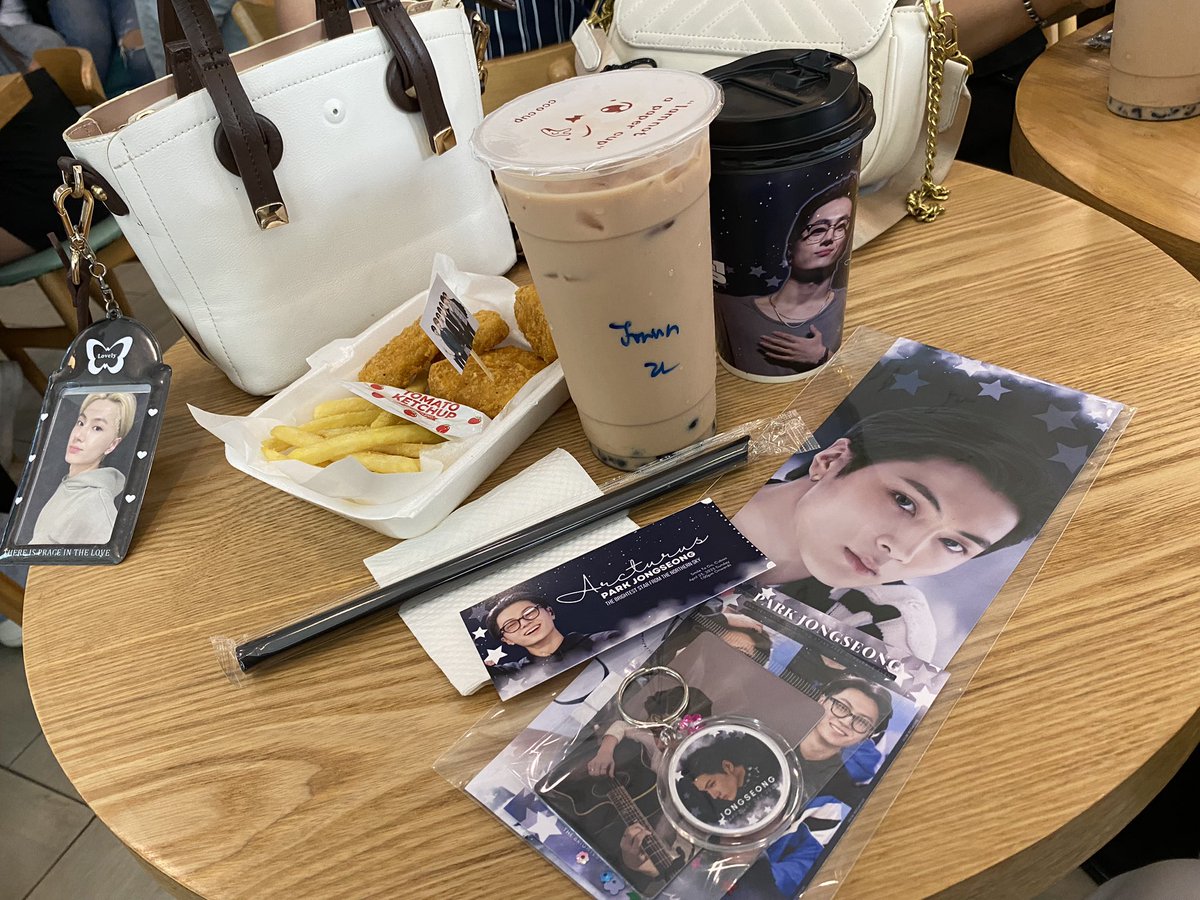 en_jay99's tweet photo. Happy Birthday Jay 💚 🎂🥰Here @SmiletoGo for CSE baka may inch. sa inyo Chamber5 HandBanners ☺️130.00 only Sets(7 pcs+1 OT7 Banners freebies) #ArcturusPJS #hbdjay https://t.co/9ySKok5peb