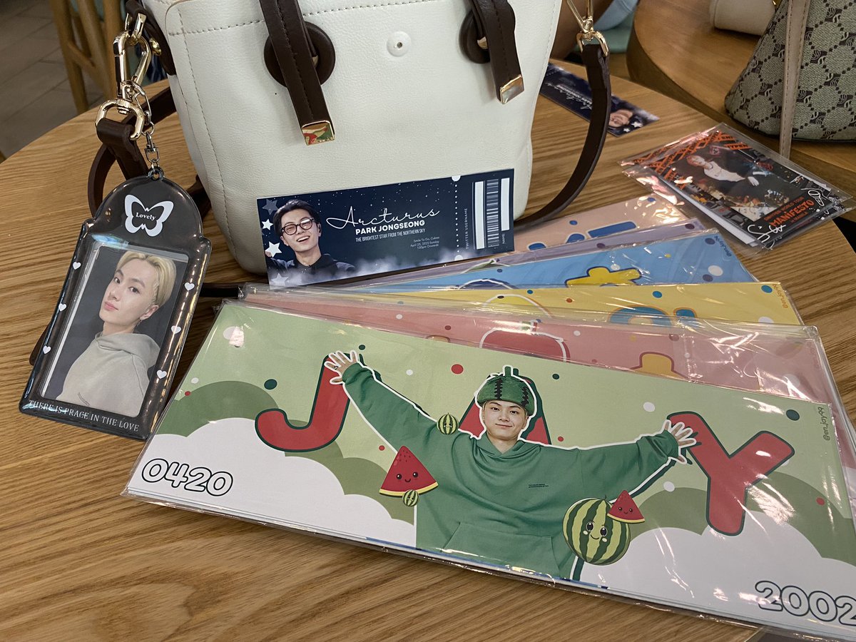 en_jay99's tweet photo. Happy Birthday Jay 💚 🎂🥰Here @SmiletoGo for CSE baka may inch. sa inyo Chamber5 HandBanners ☺️130.00 only Sets(7 pcs+1 OT7 Banners freebies) #ArcturusPJS #hbdjay https://t.co/9ySKok5peb