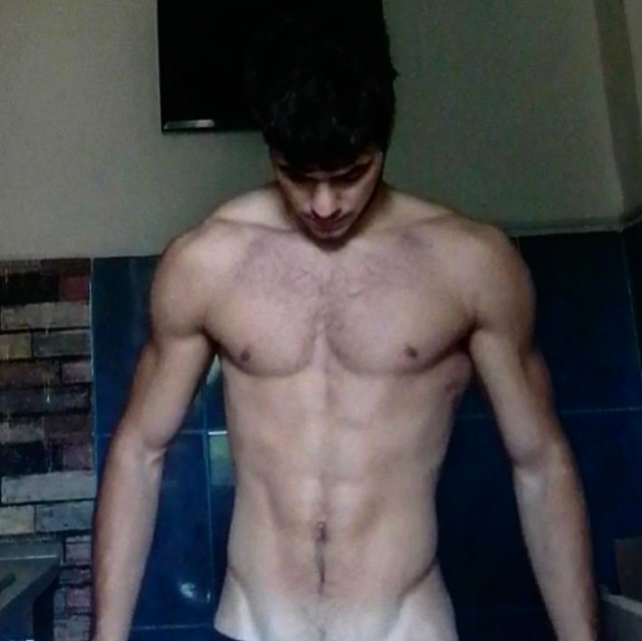 AndreuPinata's tweet image. Retweet and get a naked picture.